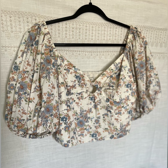 Abercrombie puff sleeve cropped blouse, keyhole detail - Picture 1 of 3